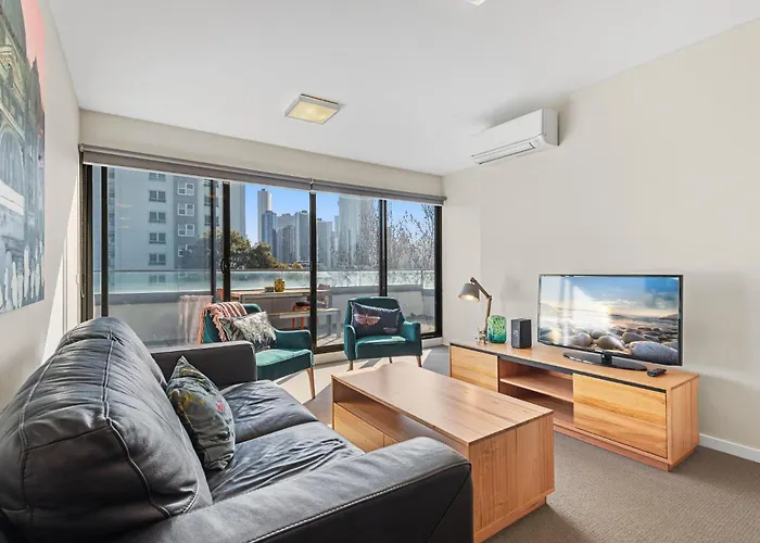 Chic Inner City Convenience, With Secure Parking