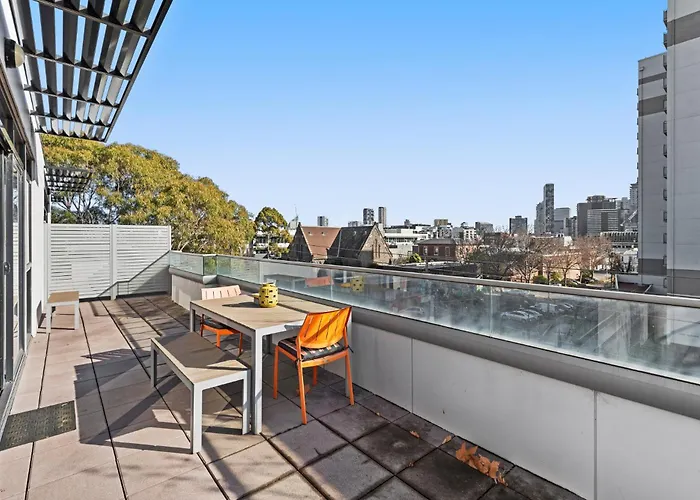 Chic Inner City Convenience, With Secure Parking